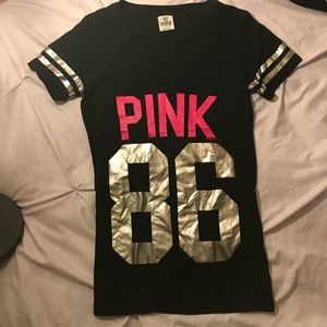 Vs pink TEE ✨86
